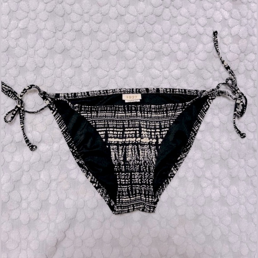 1937 bikini bottoms, side ties, black & white print. Size S.